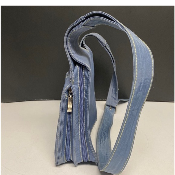 Baggallini Blue/Lime Nylon Multi-Pocket Crossbody Bag w/ Detachable Change Purse - Picture 5 of 15